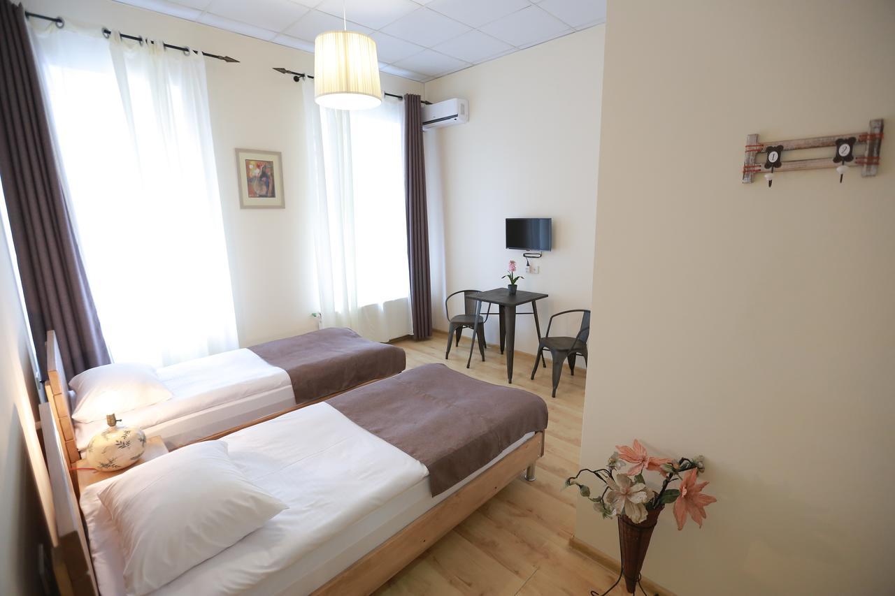 Midtown Hotel & Hostel تبليسي المظهر الخارجي الصورة