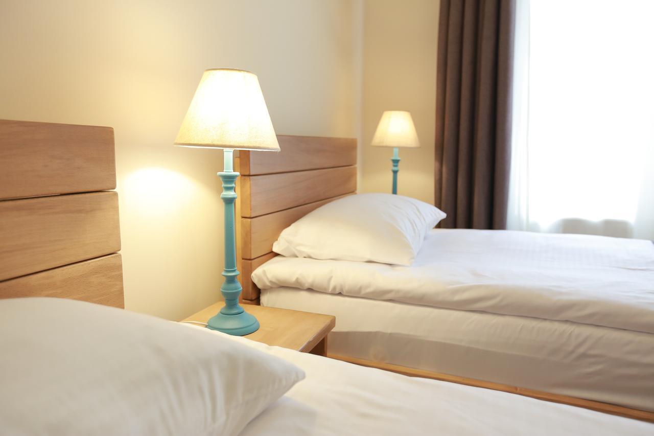 Midtown Hotel & Hostel تبليسي المظهر الخارجي الصورة